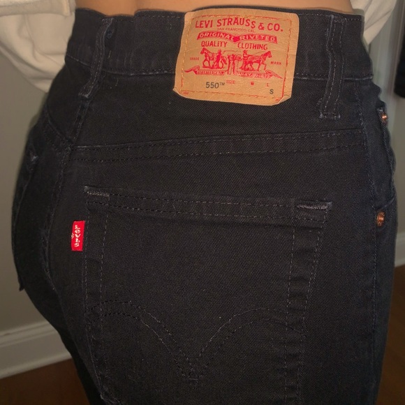 ✨Levi’s 550 Jeans✨ - Picture 2 of 3